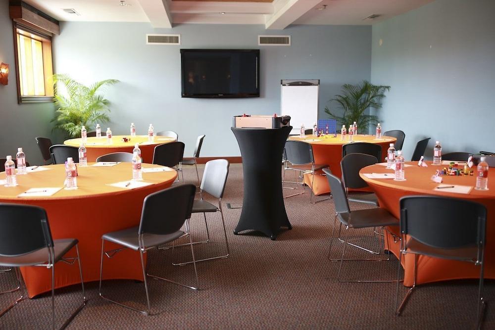 Pelican Bay Hotel Freeport Extérieur photo